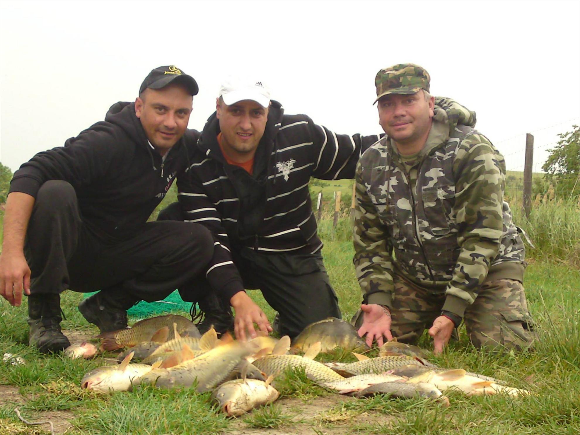 pescuit la sanpaul harghita cu colegii - 9640155951169371881051327200632o.jpg